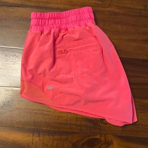 LULULEMON HOTTY HOT SHORTS!!